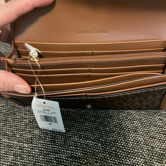 BNWT Michael Kors Wallet - Picture 2 of 3